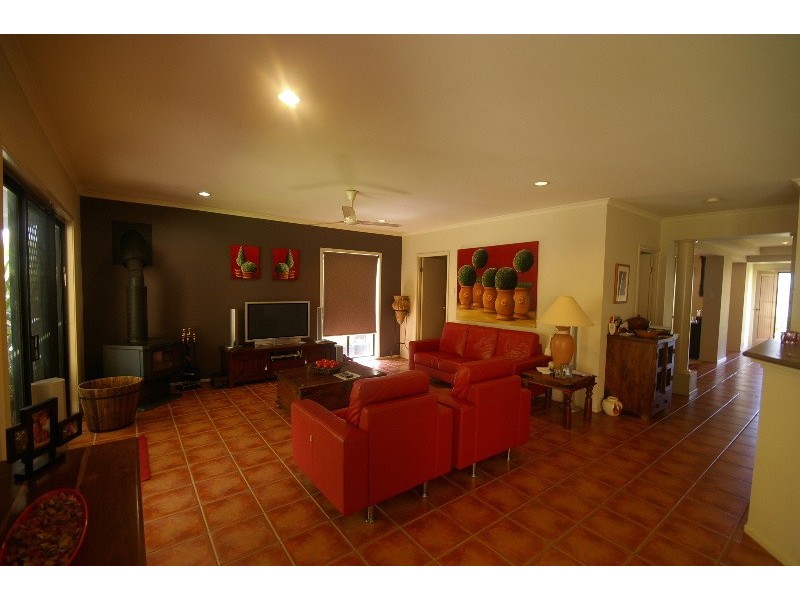 35 Oakley St, Carindale QLD 4152