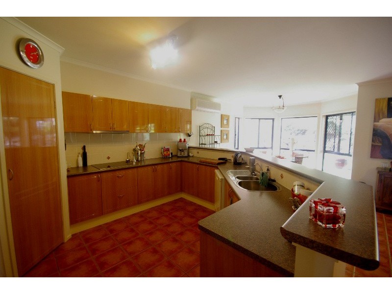 35 Oakley St, Carindale QLD 4152