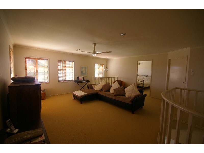 35 Oakley St, Carindale QLD 4152