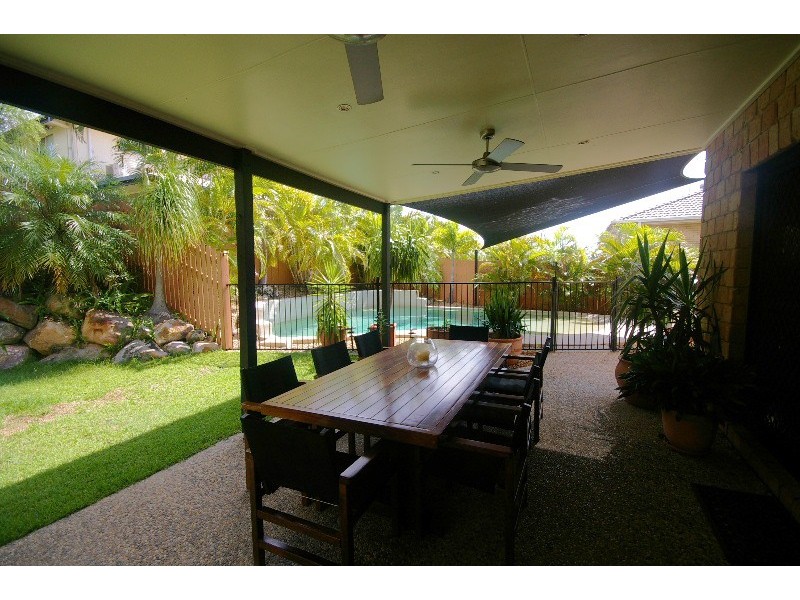 35 Oakley St, Carindale QLD 4152