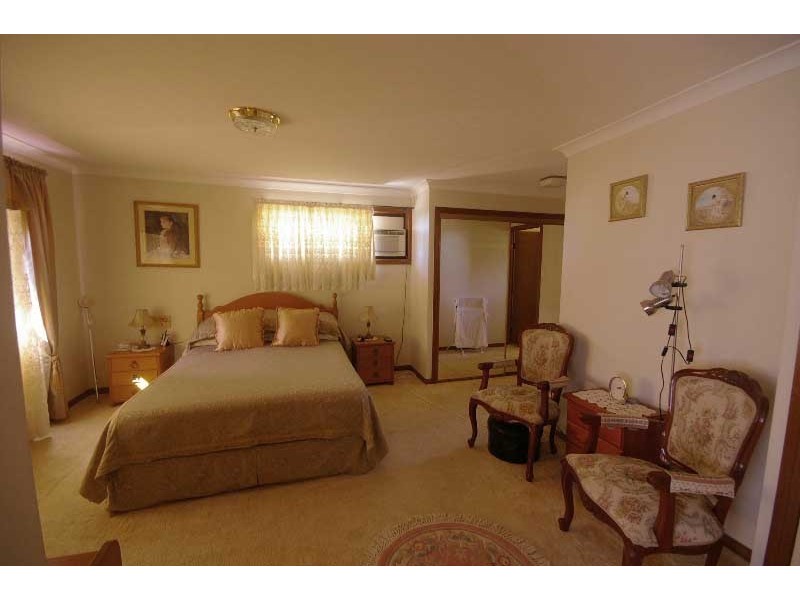 385 Winstanley Street, Carindale QLD 4152