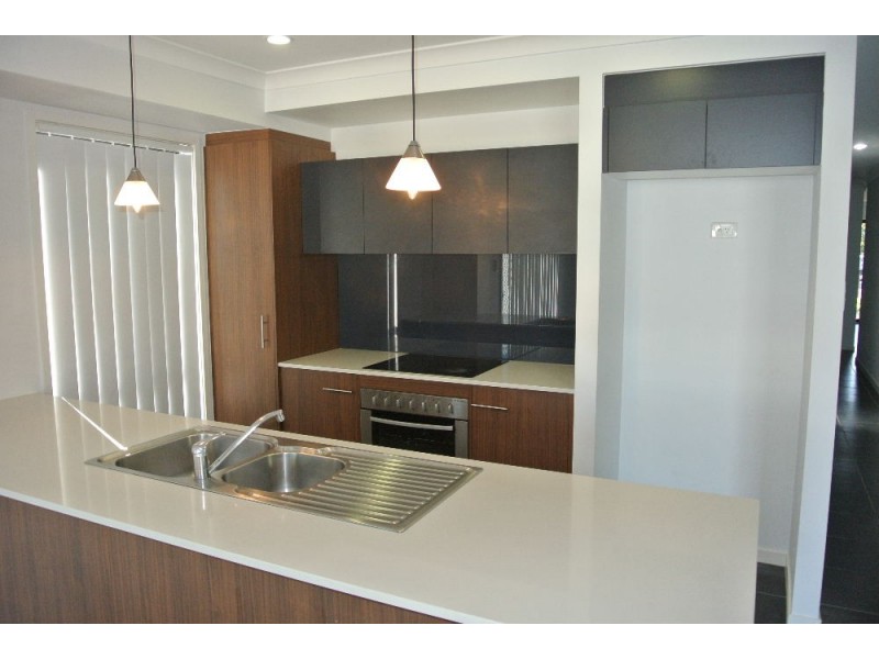 27 Ravensbourne Circuit, Waterford QLD 4133