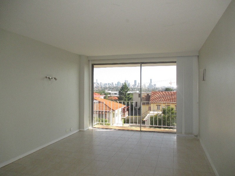 10/223 Cavendish Road, Coorparoo QLD 4151