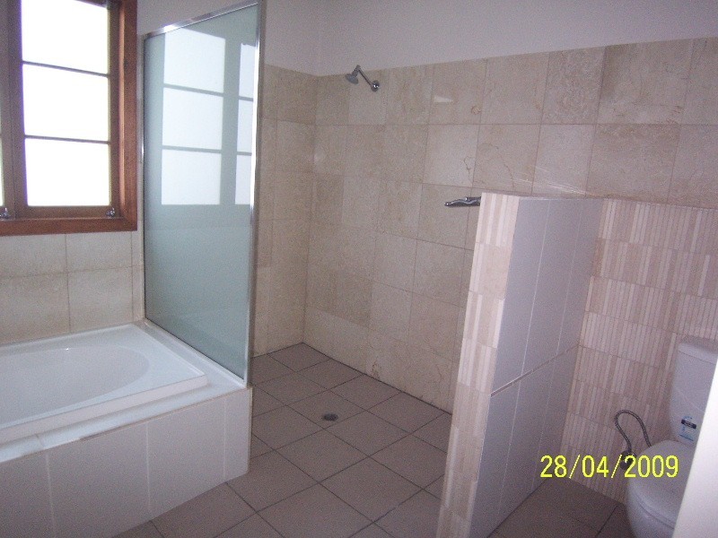 176 Macrossan Avenue, Norman Park QLD 4170