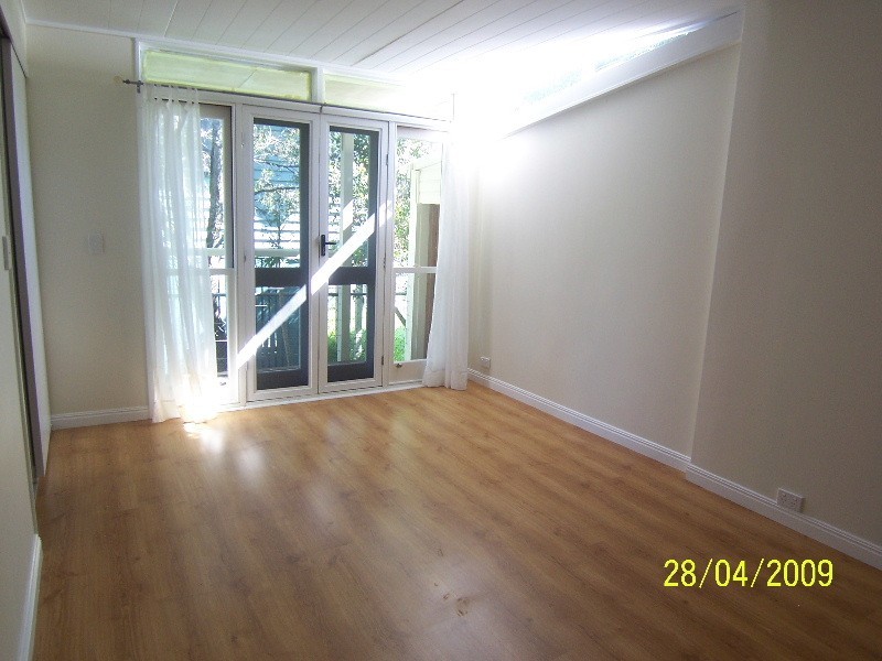 176 Macrossan Avenue, Norman Park QLD 4170