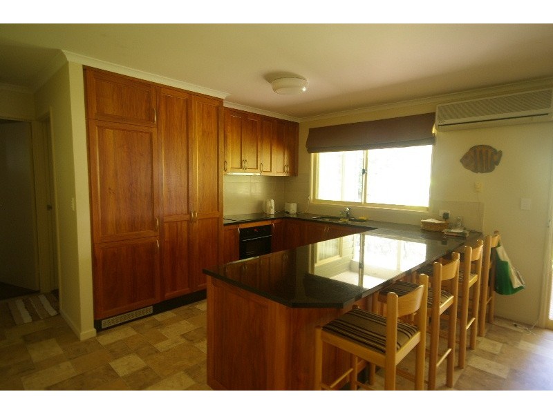 2 Phillips Street, Coochiemudlo Island QLD 4184