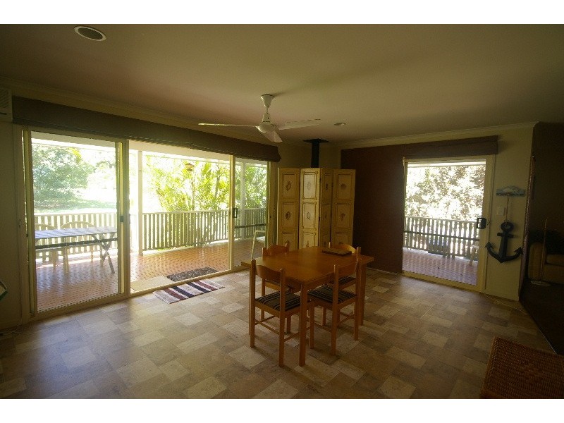 2 Phillips Street, Coochiemudlo Island QLD 4184