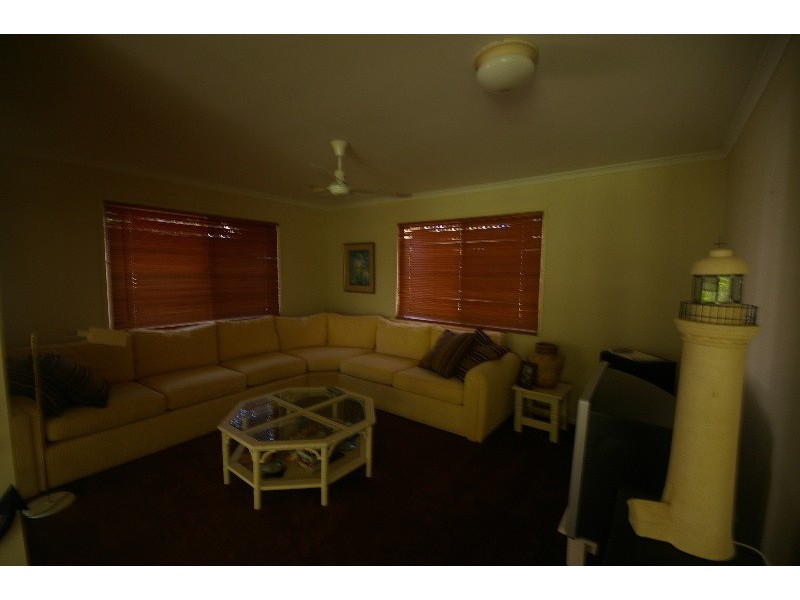 2 Phillips Street, Coochiemudlo Island QLD 4184