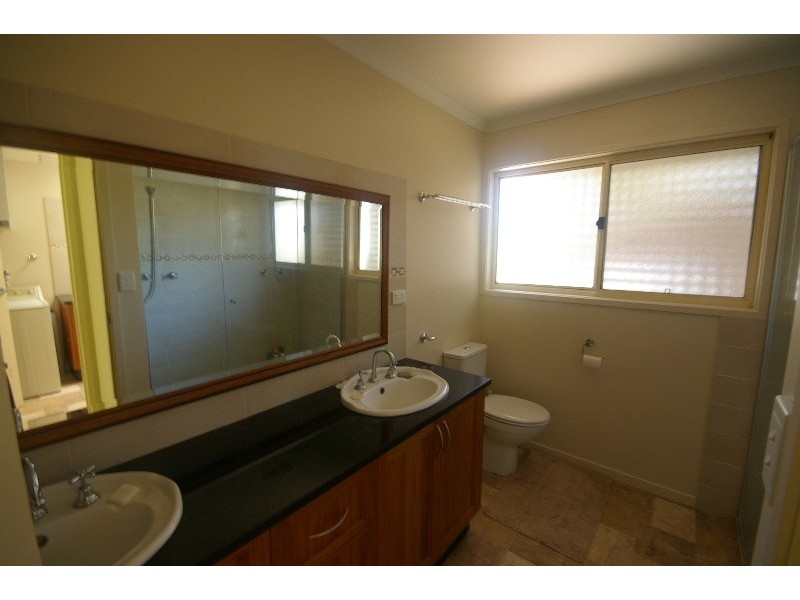 2 Phillips Street, Coochiemudlo Island QLD 4184