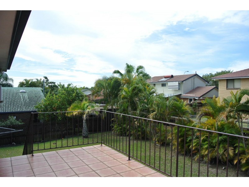 12 Lindisfarne Street, Carindale QLD 4152