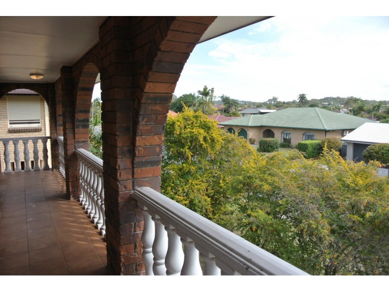 12 Lindisfarne Street, Carindale QLD 4152