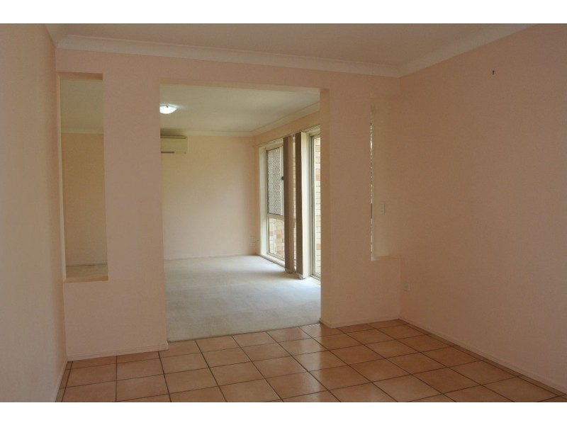 8 Ensign Street, Carindale QLD 4152