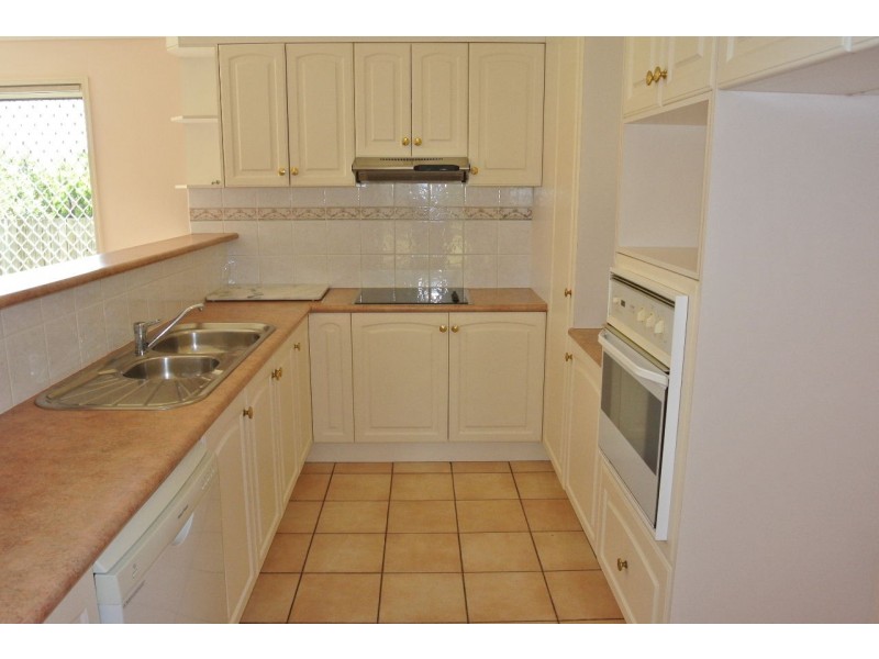 8 Ensign Street, Carindale QLD 4152