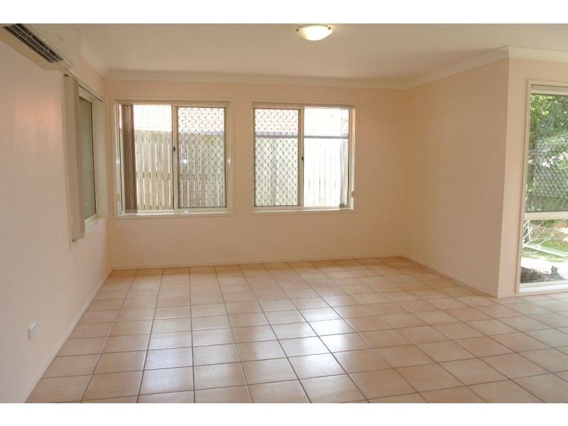 8 Ensign Street, Carindale QLD 4152