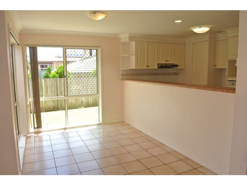 8 Ensign Street, Carindale QLD 4152