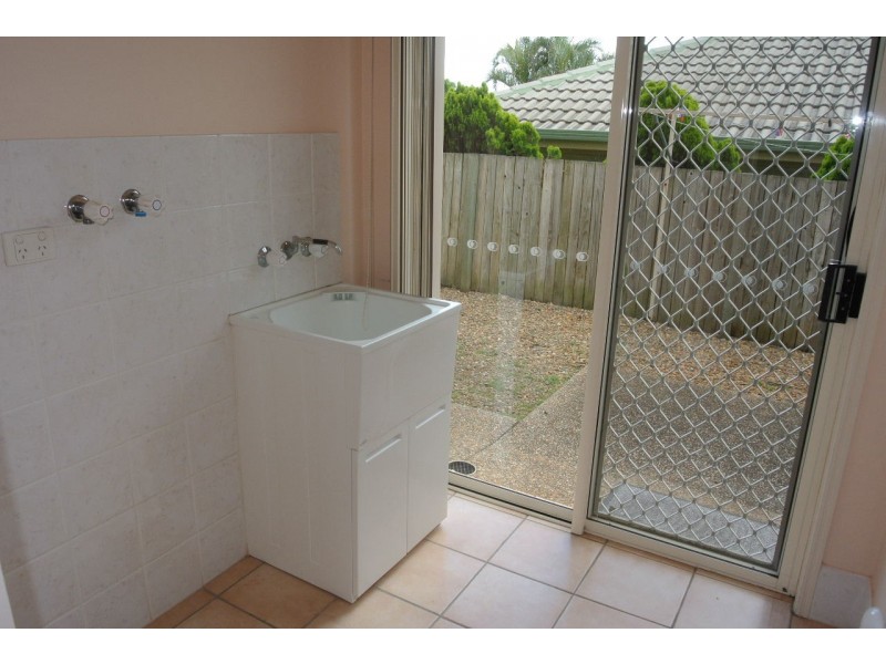 8 Ensign Street, Carindale QLD 4152