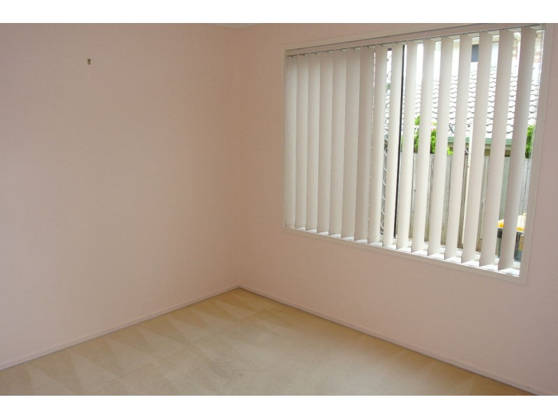 8 Ensign Street, Carindale QLD 4152