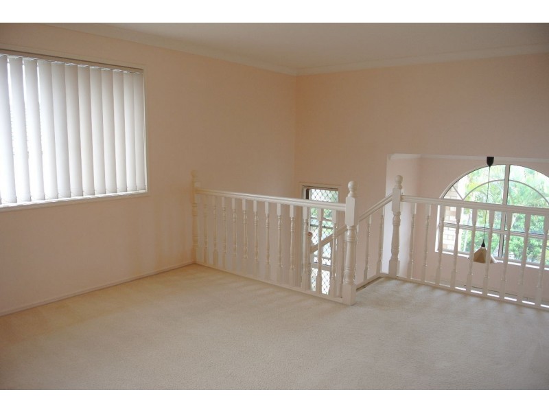 8 Ensign Street, Carindale QLD 4152