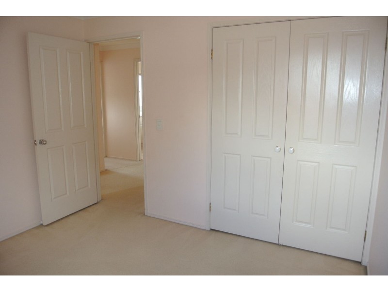 8 Ensign Street, Carindale QLD 4152