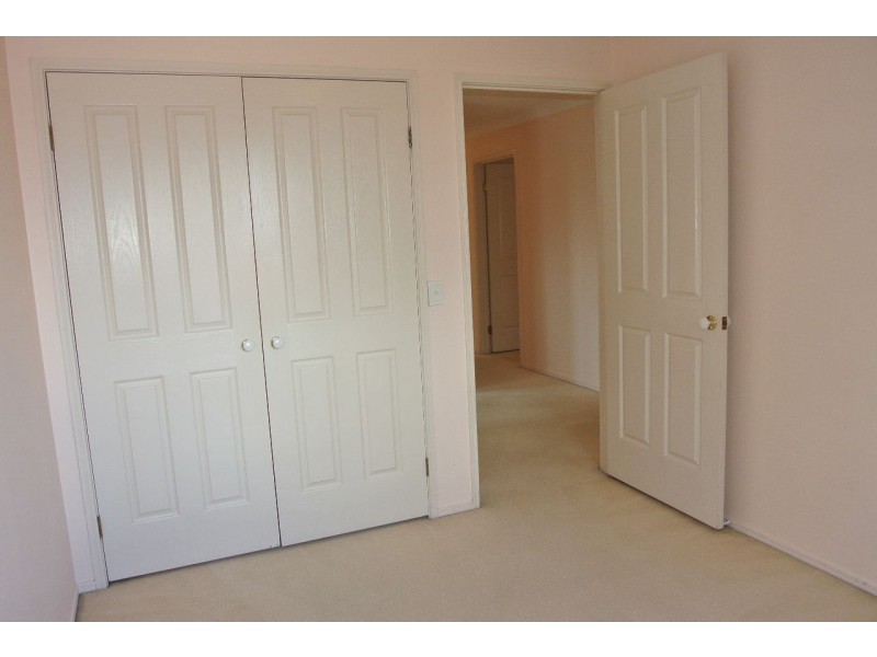 8 Ensign Street, Carindale QLD 4152