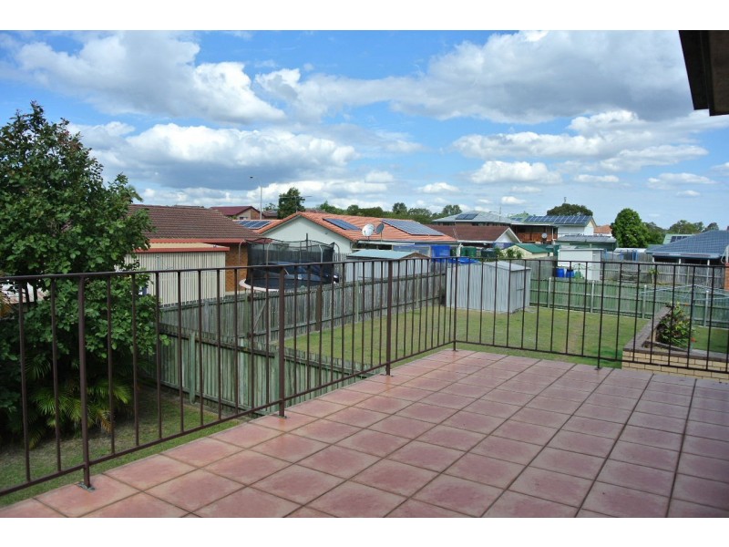 12 Lindisfarne Street, Carindale QLD 4152