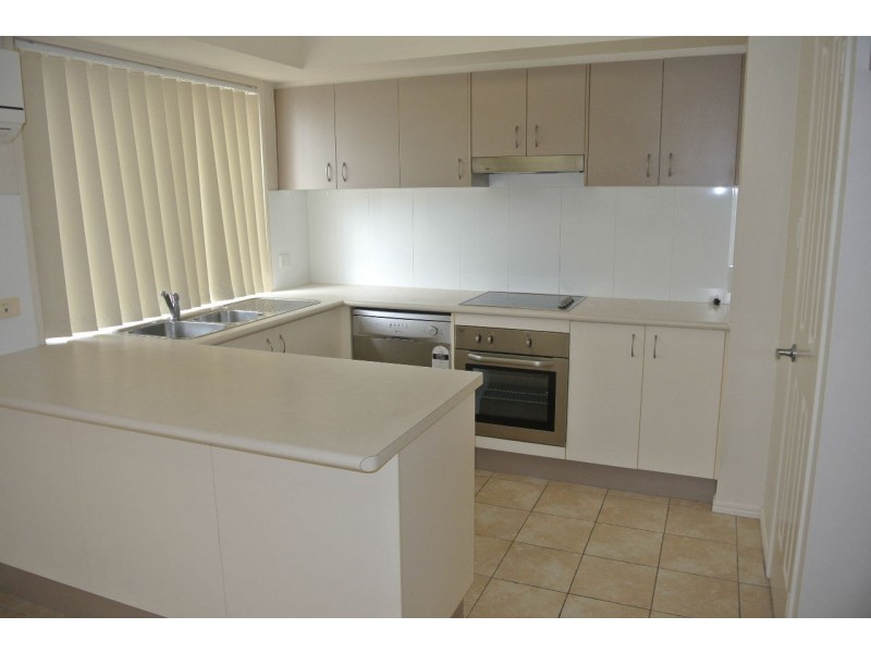 2/5 Hilltop Court, Carina QLD 4152