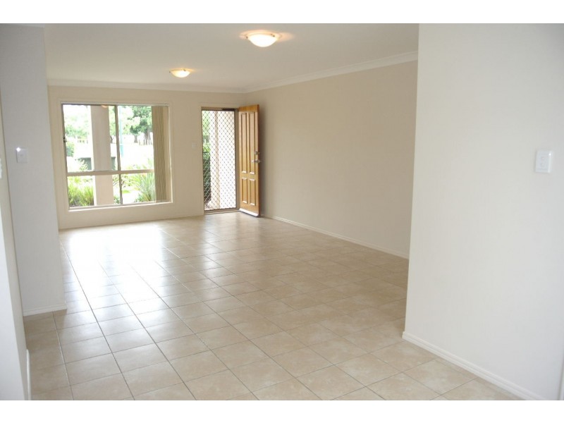 2/5 Hilltop Court, Carina QLD 4152