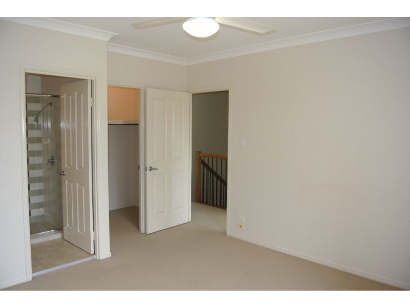 2/5 Hilltop Court, Carina QLD 4152