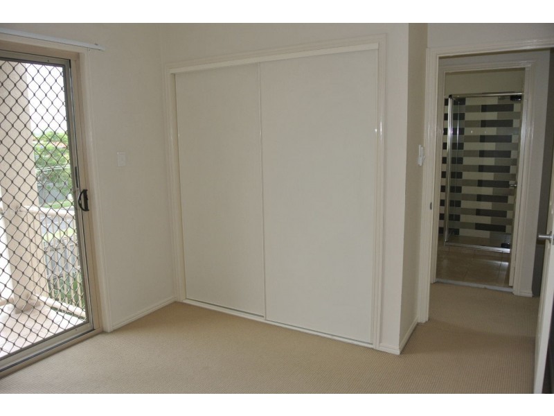 2/5 Hilltop Court, Carina QLD 4152