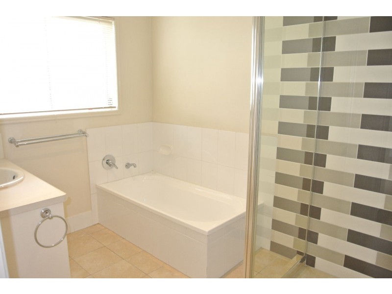 2/5 Hilltop Court, Carina QLD 4152