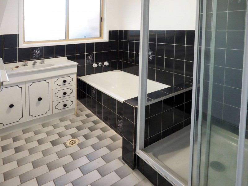 1 Brolga Street, Thorneside QLD 4158