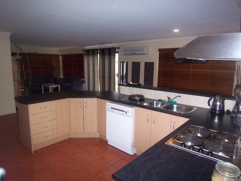 66 Silkyoak Crescent, Carindale QLD 4152