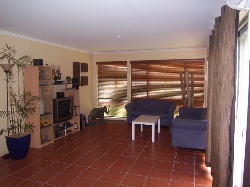 66 Silkyoak Crescent, Carindale QLD 4152