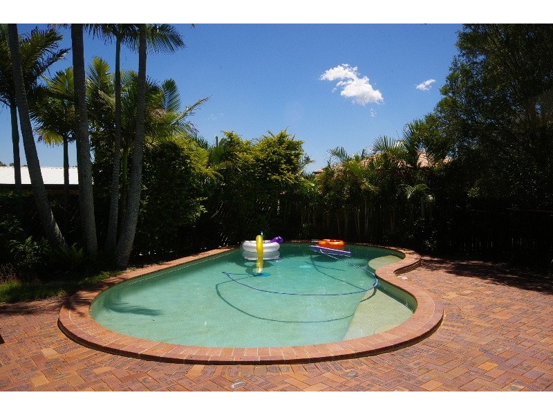 5 Glamis Court, Carindale QLD 4152