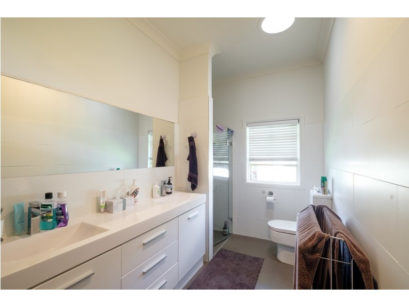 42 Radius Street, Wynnum QLD 4178