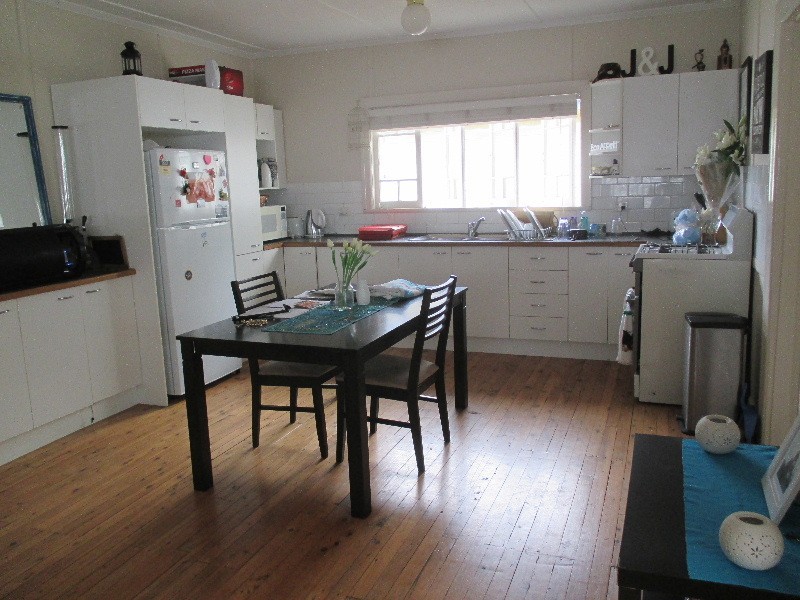 25 The Promenade, Camp Hill QLD 4152