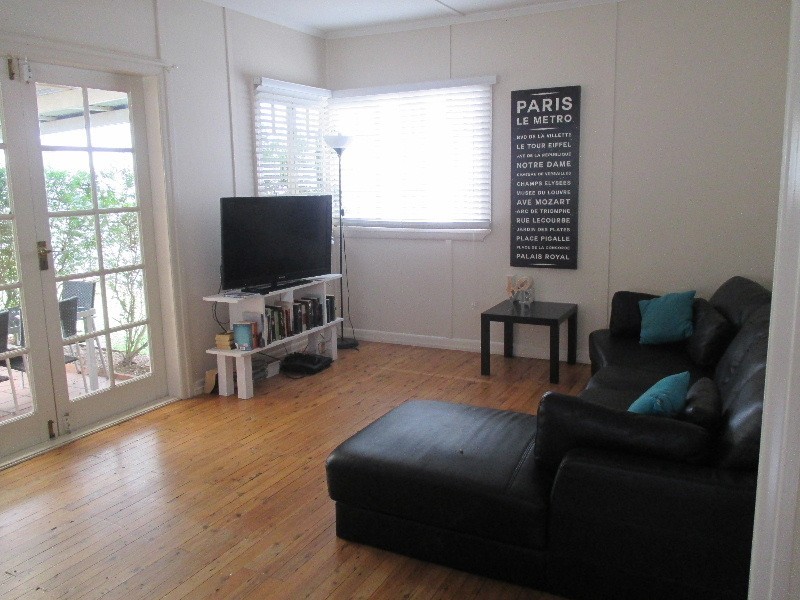 25 The Promenade, Camp Hill QLD 4152