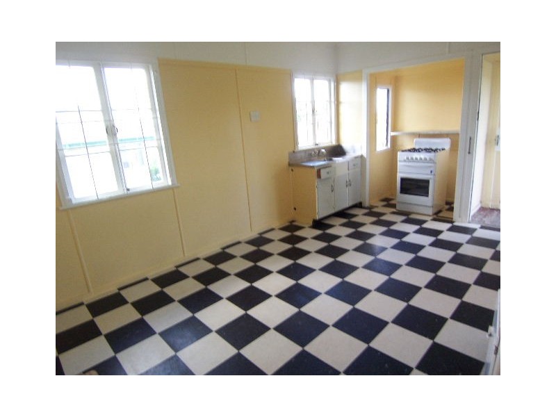 9 Crystal Street, Holland Park QLD 4121