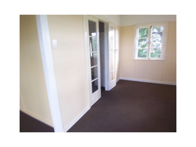 9 Crystal Street, Holland Park QLD 4121