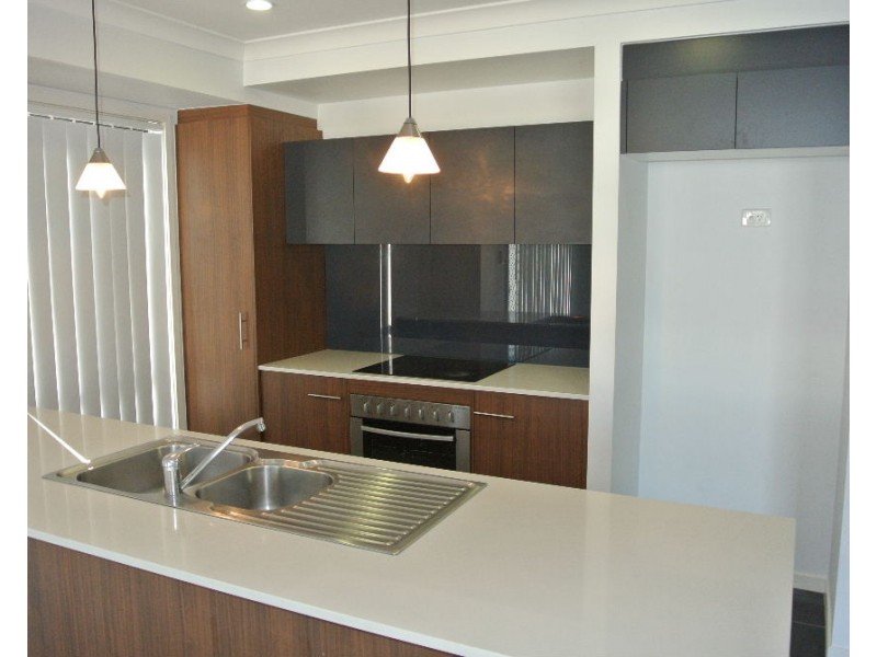 27 Ravensbourne Circuit, Waterford QLD 4133