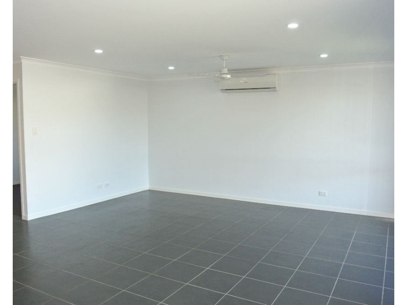 27 Ravensbourne Circuit, Waterford QLD 4133
