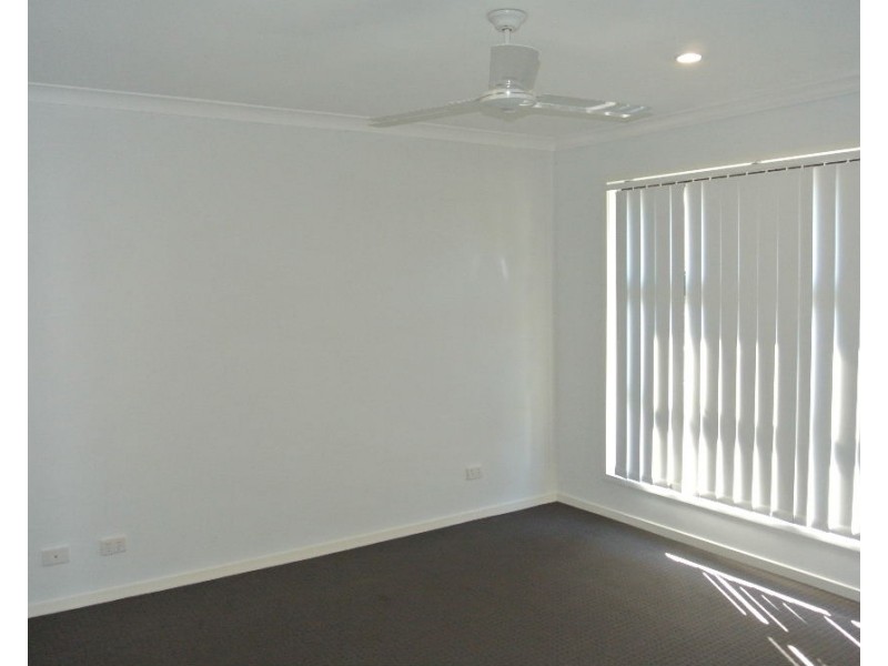 27 Ravensbourne Circuit, Waterford QLD 4133