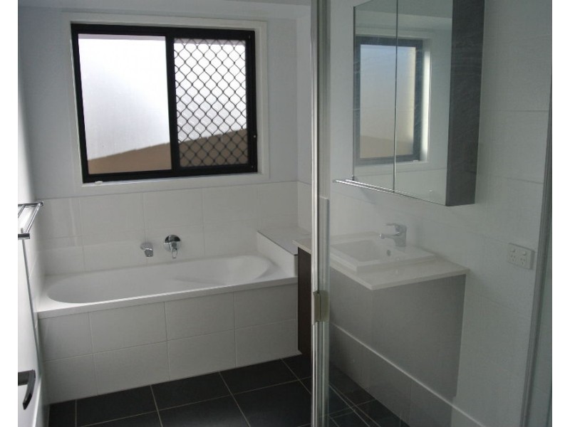 27 Ravensbourne Circuit, Waterford QLD 4133