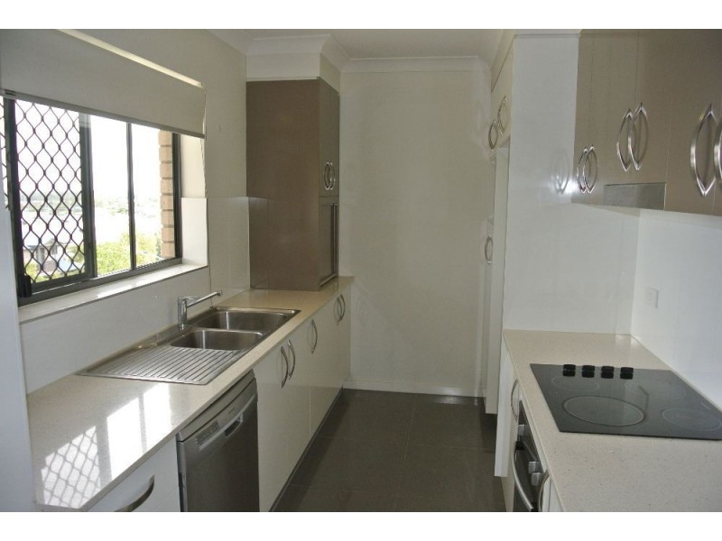 2/24 Dickenson Street, Carina QLD 4152