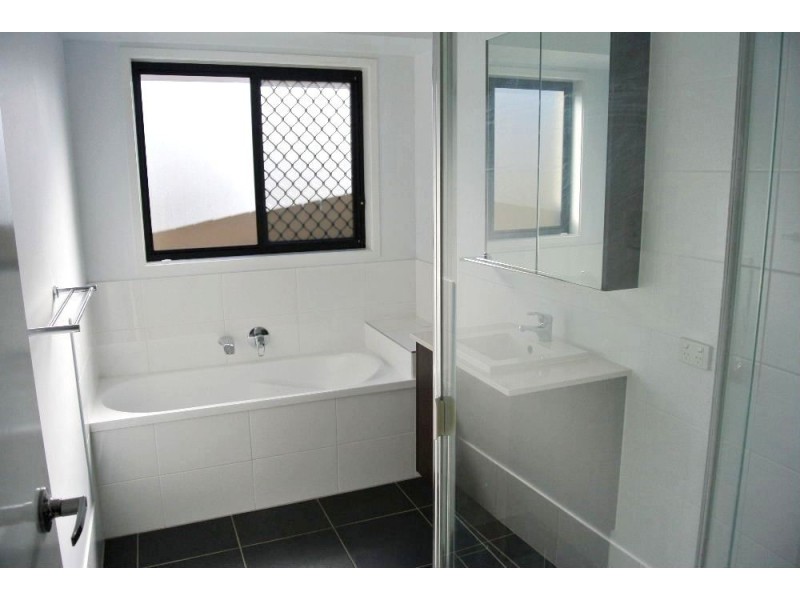 27 Ravensbourne Circuit, Waterford QLD 4133