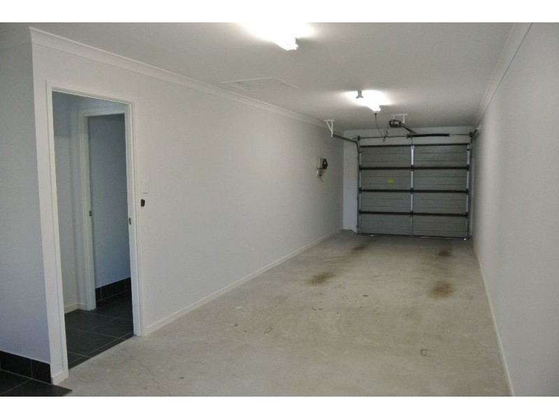 27 Ravensbourne Circuit, Waterford QLD 4133