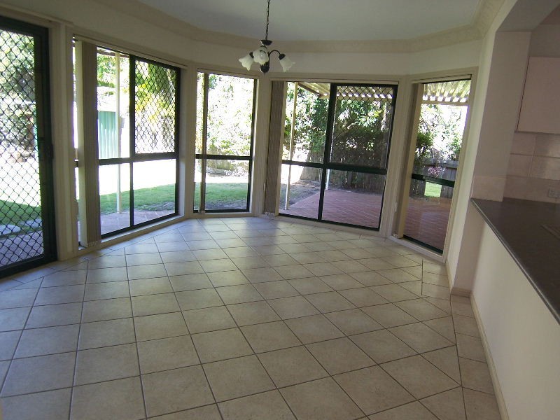 2 Forest Place, Carindale QLD 4152