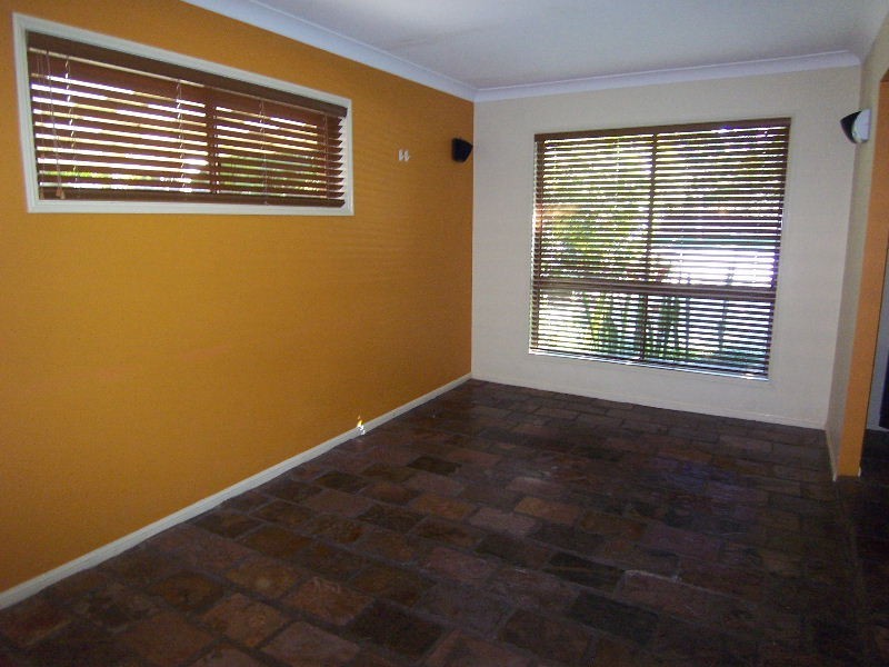 8 Baguette Street, Carina QLD 4152