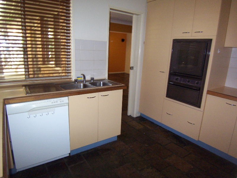 8 Baguette Street, Carina QLD 4152