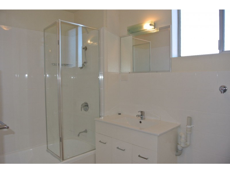 3/23 Holland Street, Greenslopes QLD 4120